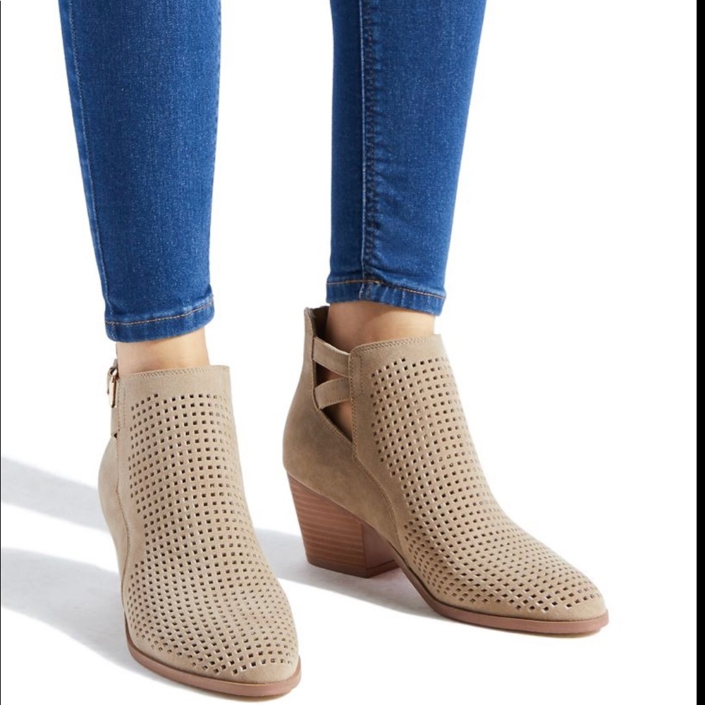 NWT. Shoe Dazzle laser cut bootie.